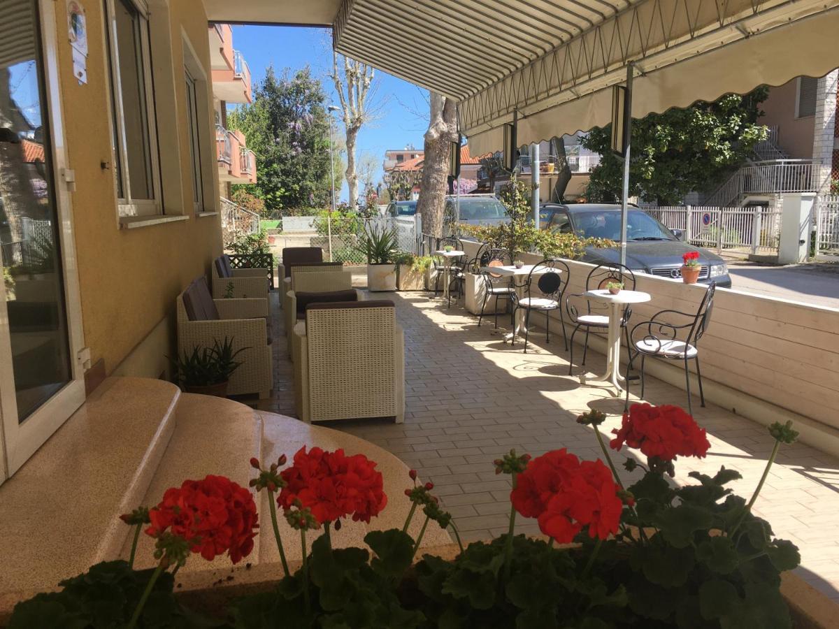 Hotel Villa Rinaldini 里米尼 外观 照片